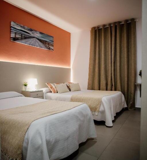 Habitación Triple Estándar, Pensión Mastil 16