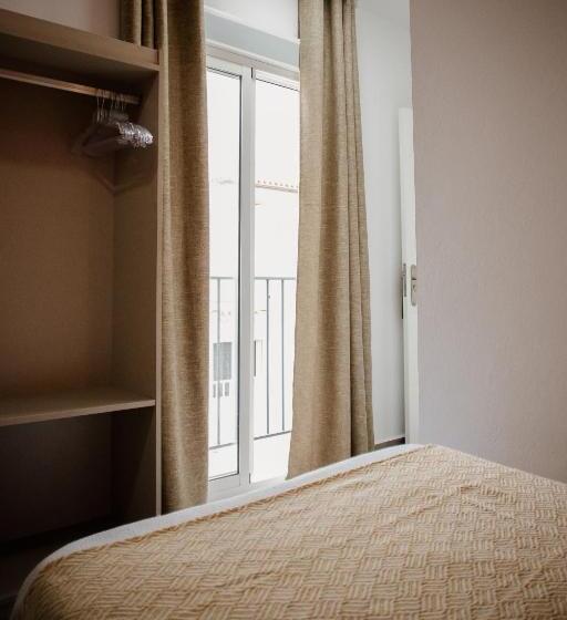 Habitación Triple Estándar con Balcón, Pensión Mastil 16