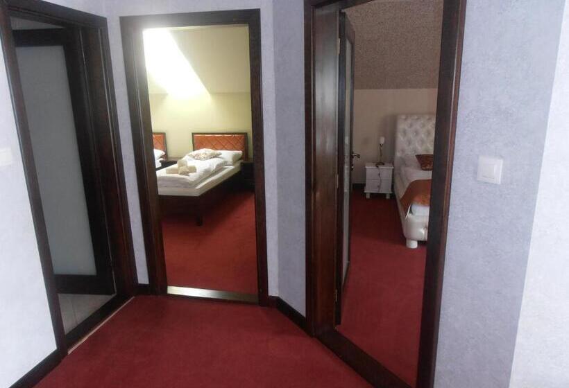 2 Bedroom Suite with Balcony, Penzión Hučava