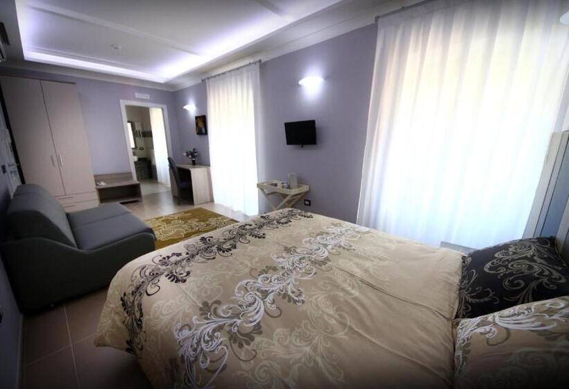 اتاق استاندارد سه نفره, La Corte Del Geco
