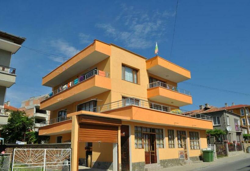 Triple Room Sea View, Ivanka Guest House