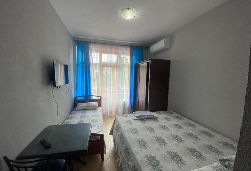 اتاق ساده سه‌ نفره, Vila Vadeha