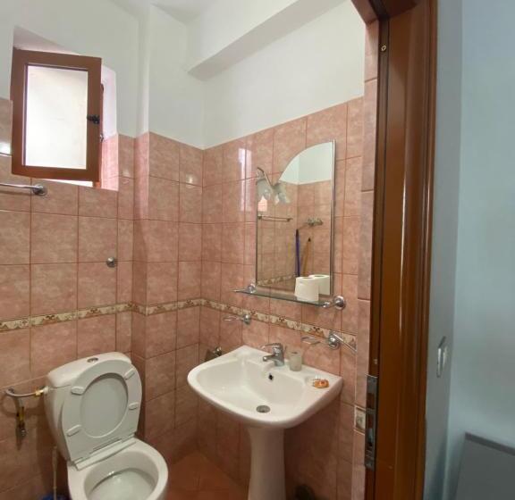 اتاق ساده سه‌ نفره, Vila Vadeha