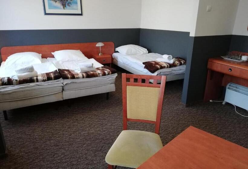 Economy Triple Room, Rezydencja Bristol Kaiserhof 1858