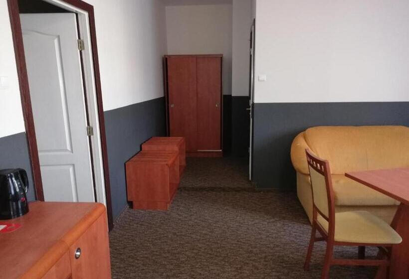 Economy Triple Room, Rezydencja Bristol Kaiserhof 1858