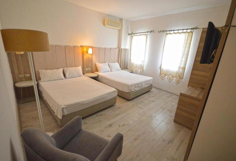 Номер Deluxe, The Hotel 48