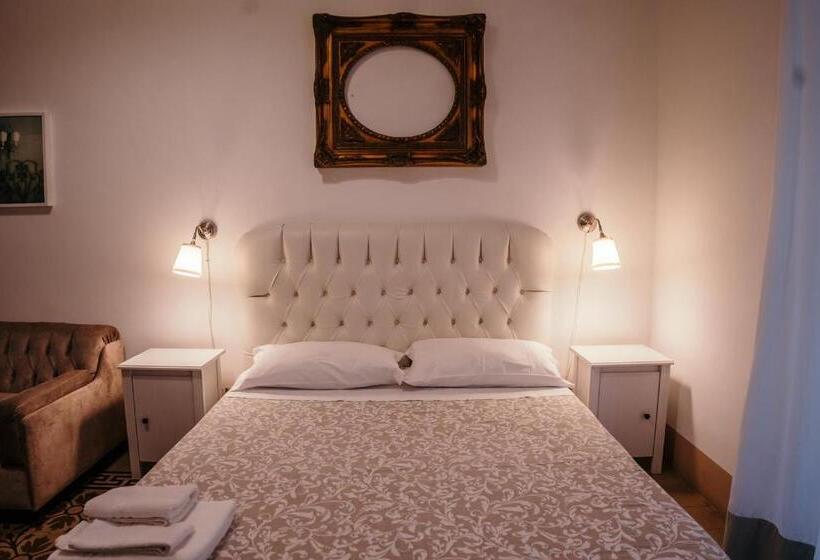 اتاق لوکس سه تخته, Elephant's Smile B&b