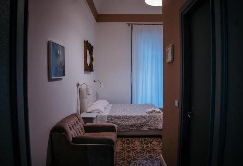 اتاق لوکس سه تخته, Elephant's Smile B&b