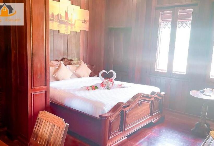 Deluxe room with river view, Luang Prabang Mekong Charm River View
