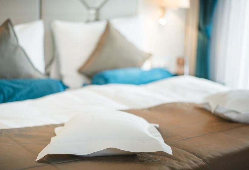 Полулюкс, Boutique Hotel Hviezdoslav