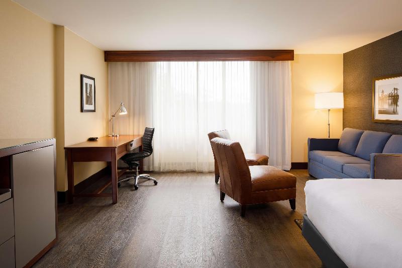 Номер Deluxe, Episode Gading Serpong