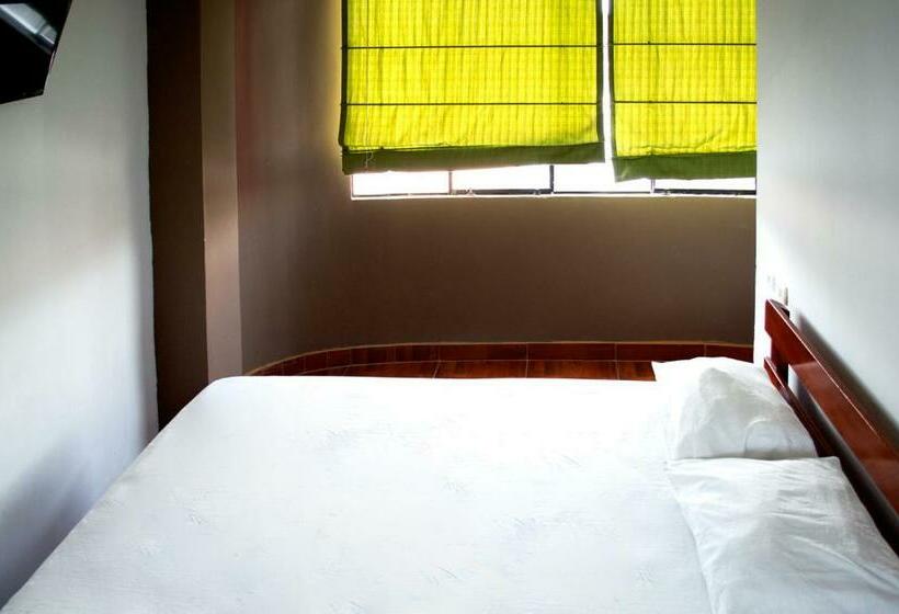 اتاق سوپریور با تخت بزرگ, Hostal Los Angeles