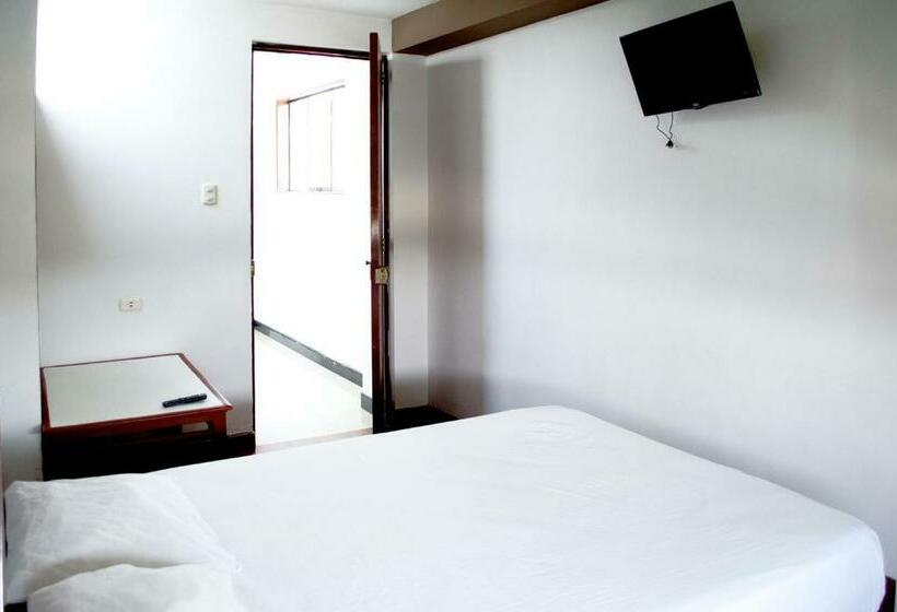 اتاق سوپریور با تخت بزرگ, Hostal Los Angeles