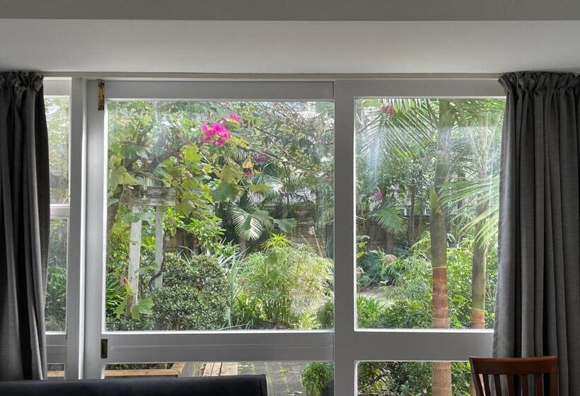 Escritório Standard Vista Jardim, The Devereux Boutique