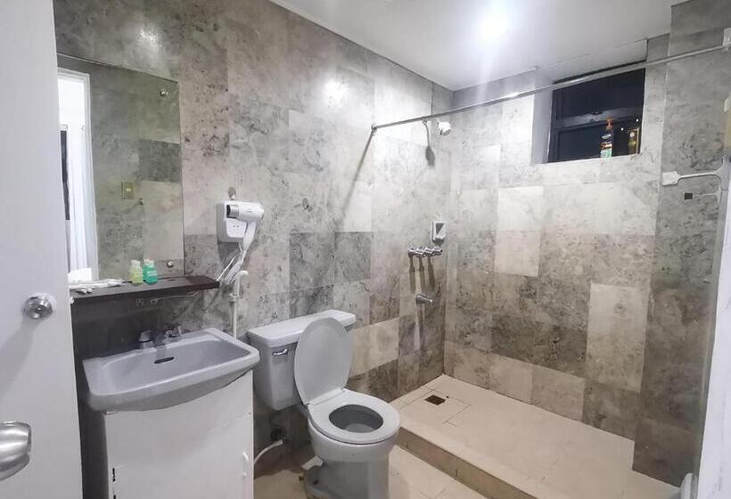 استودیوی استاندارد, Accommodation Services