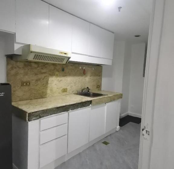 استودیوی استاندارد, Accommodation Services