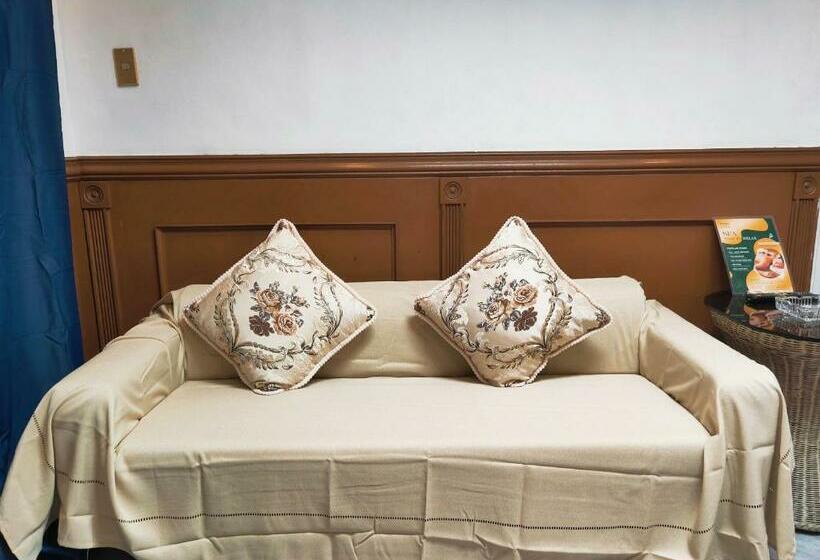 استودیوی استاندارد, Accommodation Services
