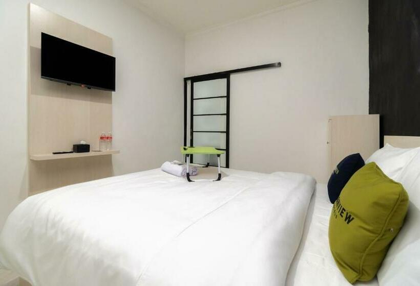 غرفة سوبيريور, Urbanview Hotel Bizhome Artha Gading Boulevard By Reddoorz