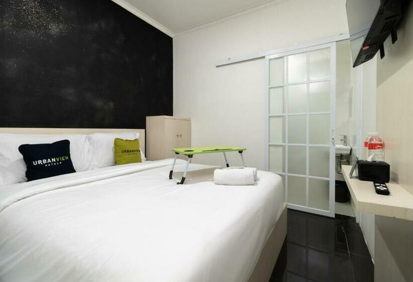 غرفة سوبيريور, Urbanview Hotel Bizhome Artha Gading Boulevard By Reddoorz