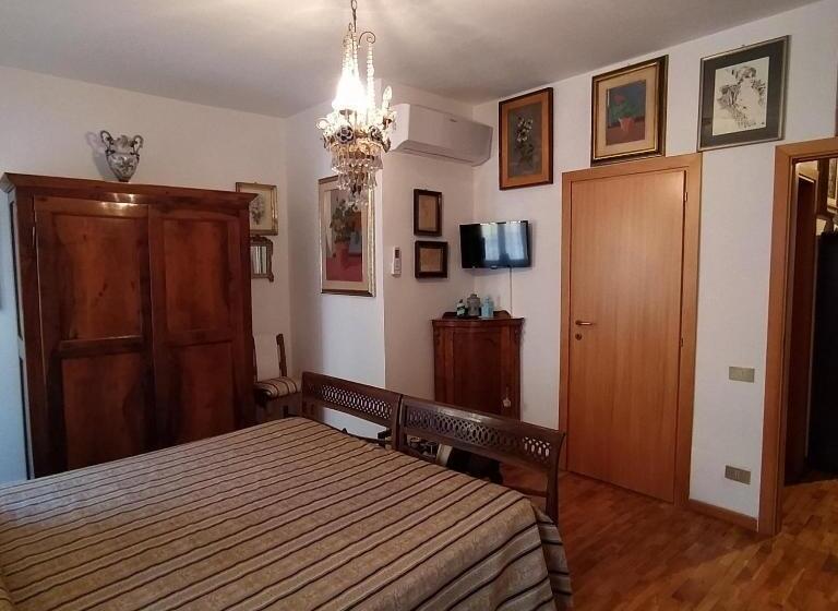 غرفة قياسية, Rua Dell Arco 11