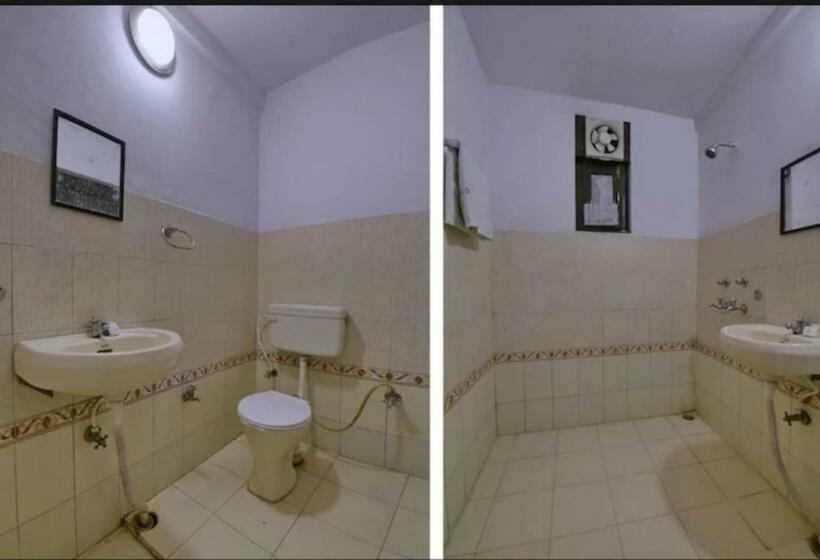 חדר דלוקס, Chinar Lake View Nainital   100 Meter From Mall Road   Hygiene, Lake View & Spacious Room
