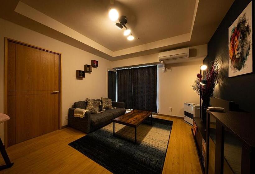سوییت با چشم‌انداز باغ, Ams Tower