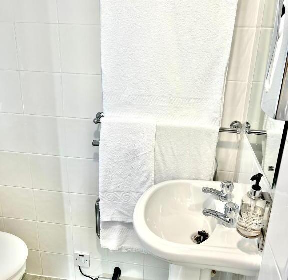 Négyágyas Standard Szoba, Clifton Court