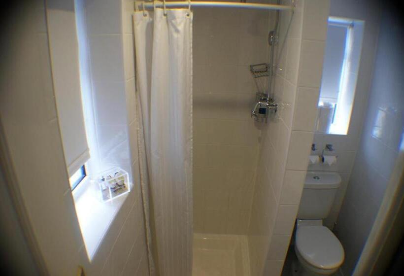 اتاق استاندارد چهار تخته, Clifton Court