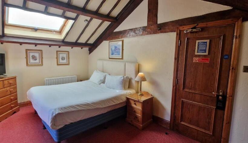 Семейный Номер, Station Inn B&b