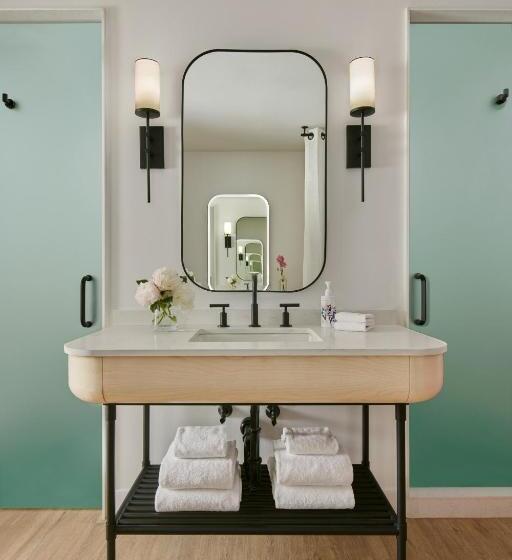 اتاق لوکس با تخت بزرگ, Virgin Hotels New York City