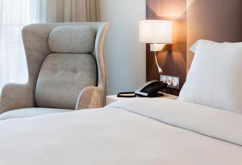 キングサイズベッドのスーペリアルーム, Ac Hotel By Marriott Paris Le Bourget Airport