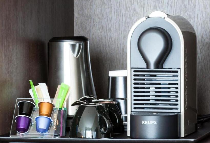 キングサイズベッドのスーペリアルーム, Ac Hotel By Marriott Paris Le Bourget Airport
