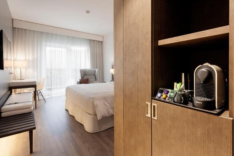 キングサイズベッドのスーペリアルーム, Ac Hotel By Marriott Paris Le Bourget Airport