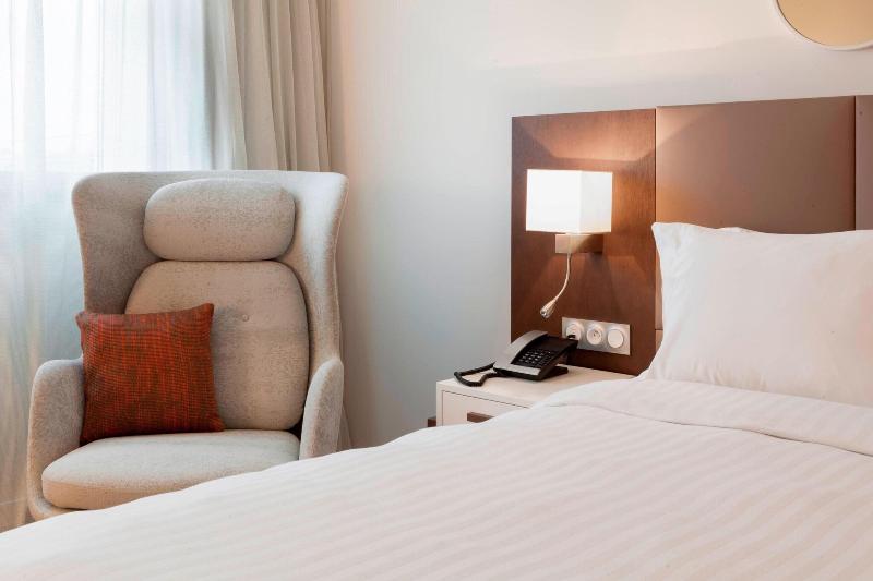 キングサイズベッドのスーペリアルーム, Ac Hotel By Marriott Paris Le Bourget Airport