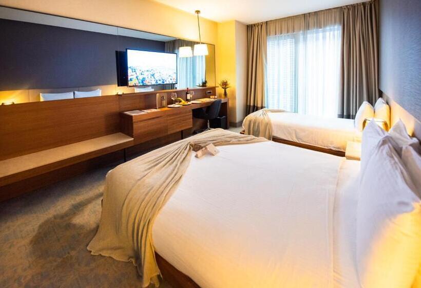 اتاق استاندارد سه نفره, Dosso Dossi Hotels & Spa Downtown