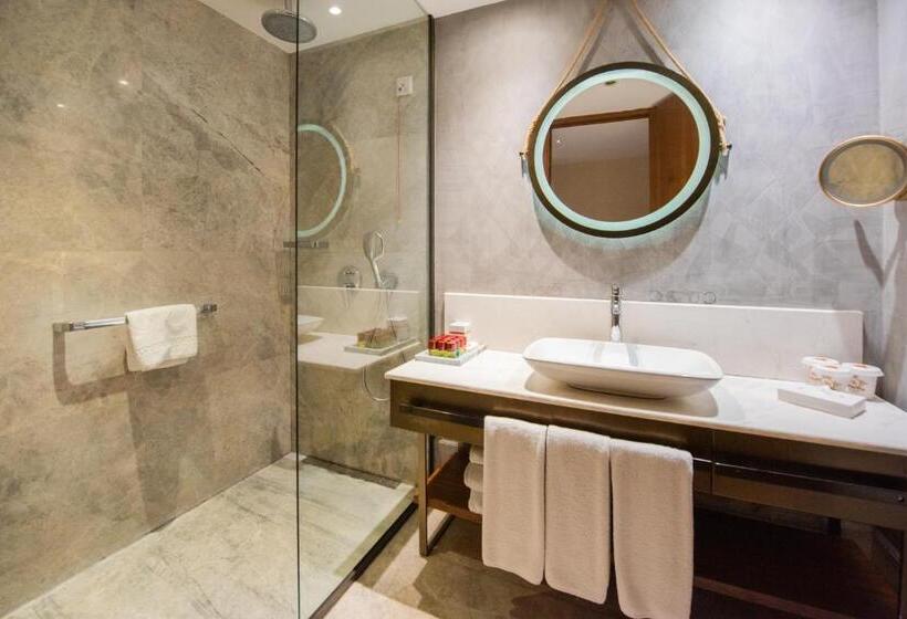 اتاق استاندارد سه نفره, Dosso Dossi Hotels & Spa Downtown