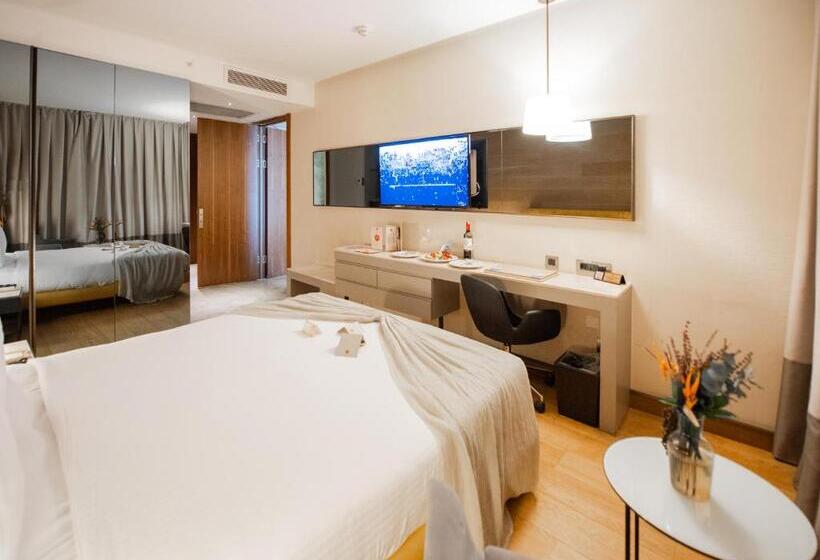 اتاق خانوادگی تودرتو, Dosso Dossi Hotels & Spa Downtown