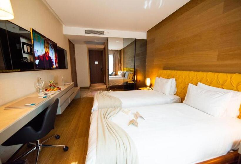 اتاق خانوادگی تودرتو, Dosso Dossi Hotels & Spa Downtown