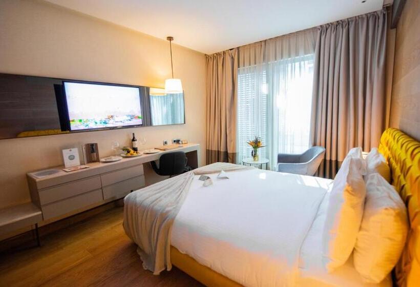 اتاق خانوادگی تودرتو, Dosso Dossi Hotels & Spa Downtown