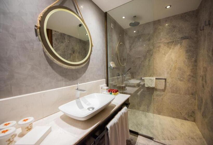 اتاق خانوادگی تودرتو, Dosso Dossi Hotels & Spa Downtown
