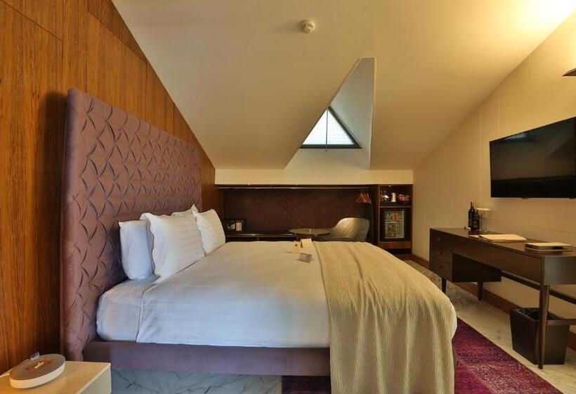 سوئیت پریمیوم, Dosso Dossi Hotels & Spa Downtown