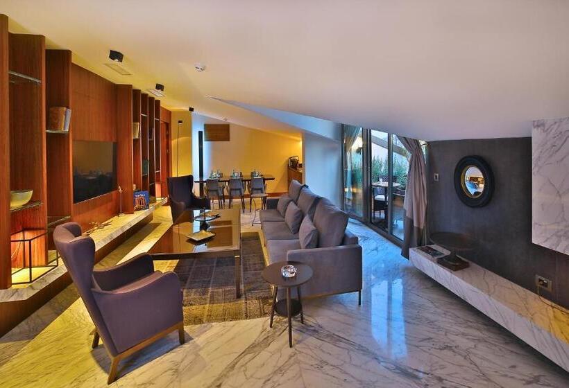 سوئیت پریمیوم, Dosso Dossi Hotels & Spa Downtown