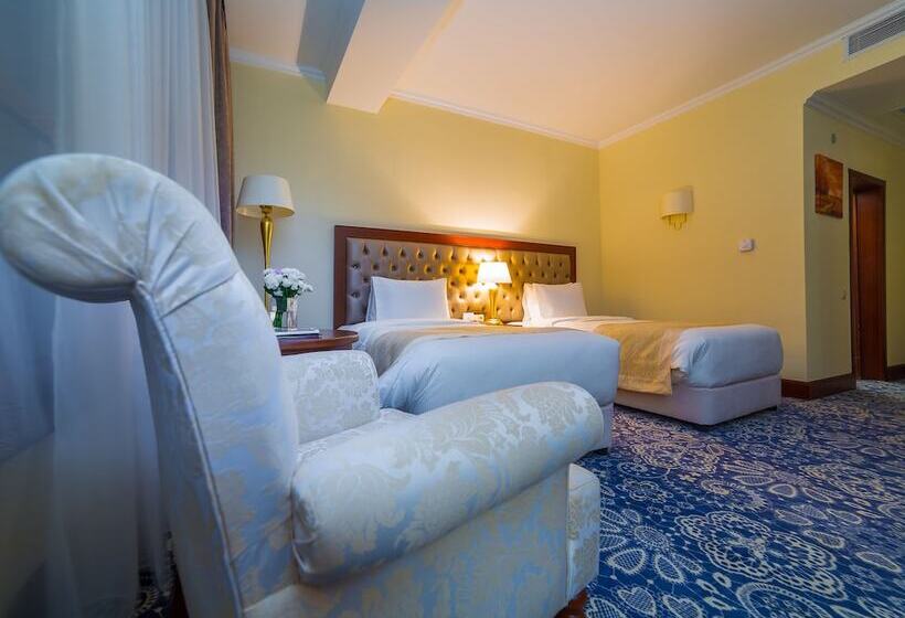 اتاق استاندارد با چشم‌انداز شهر, Ramada By Wyndham Almaty