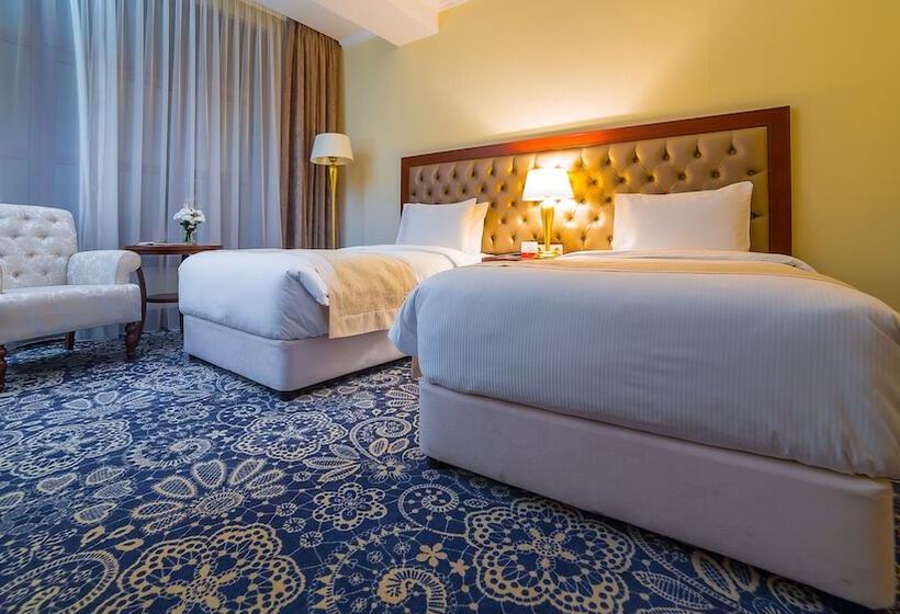 اتاق استاندارد با چشم‌انداز شهر, Ramada By Wyndham Almaty