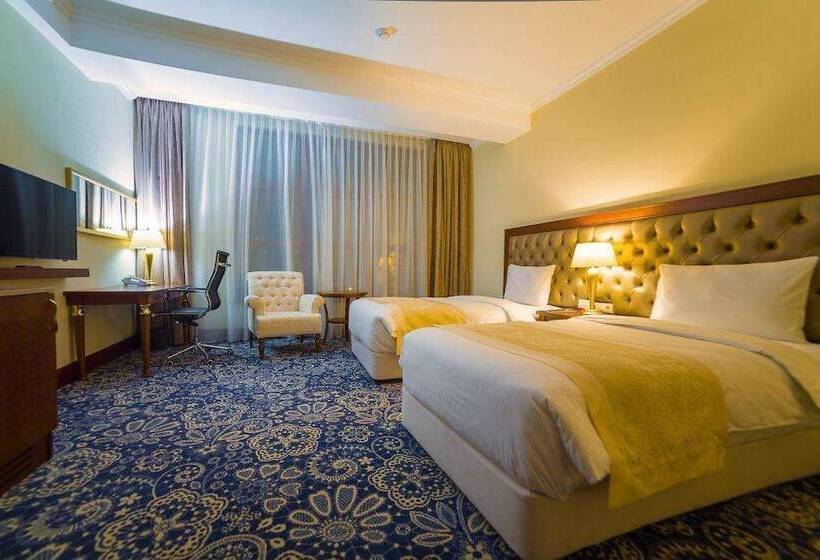 اتاق استاندارد با چشم‌انداز شهر, Ramada By Wyndham Almaty