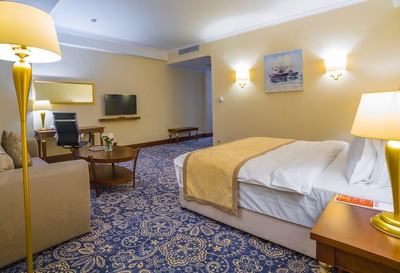 اتاق لوکس, Ramada By Wyndham Almaty