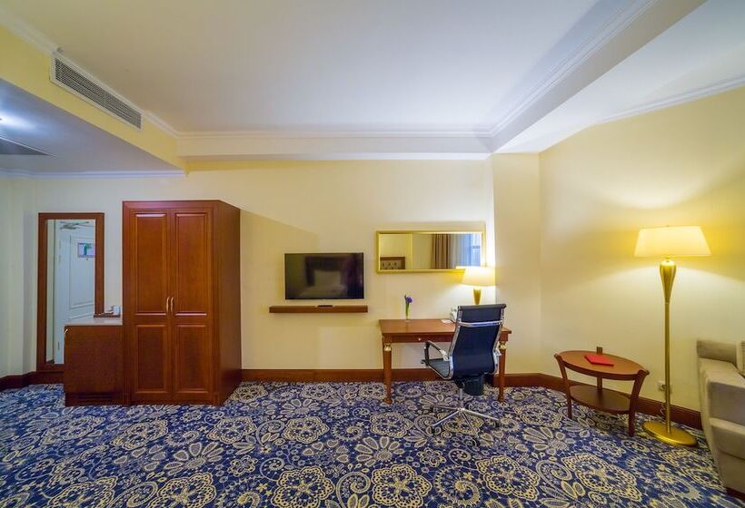 اتاق لوکس, Ramada By Wyndham Almaty