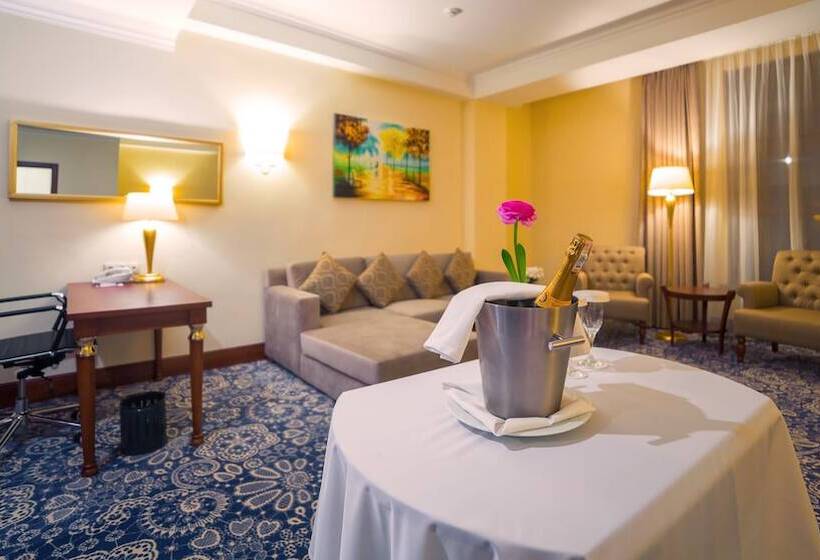 سوییت اجرایی, Ramada By Wyndham Almaty