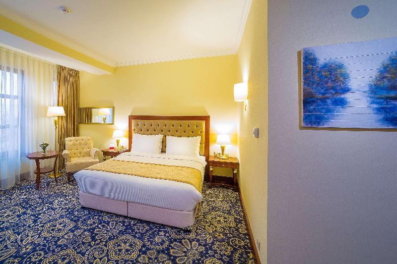 اتاق استاندارد با تخت بزرگ, Ramada By Wyndham Almaty