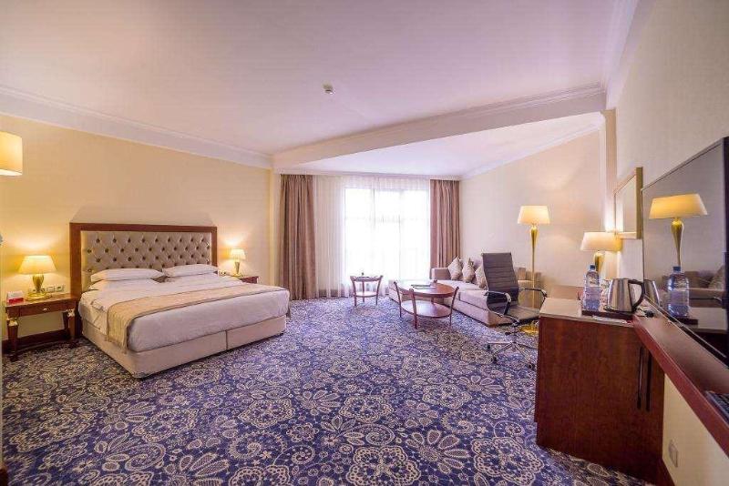 اتاق سوپریور با تخت بزرگ, Ramada By Wyndham Almaty